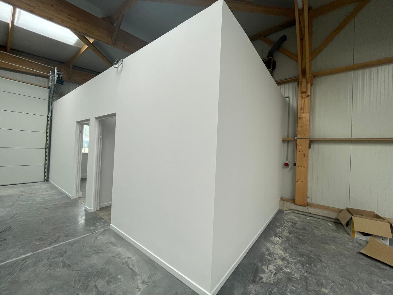 Local d'activité Noyal-Châtillon-sur-Seiche 646m² Location local d'activité Noyal-Châtillon-sur-Seiche Ille-et-Vilaine OLACT2419827 2